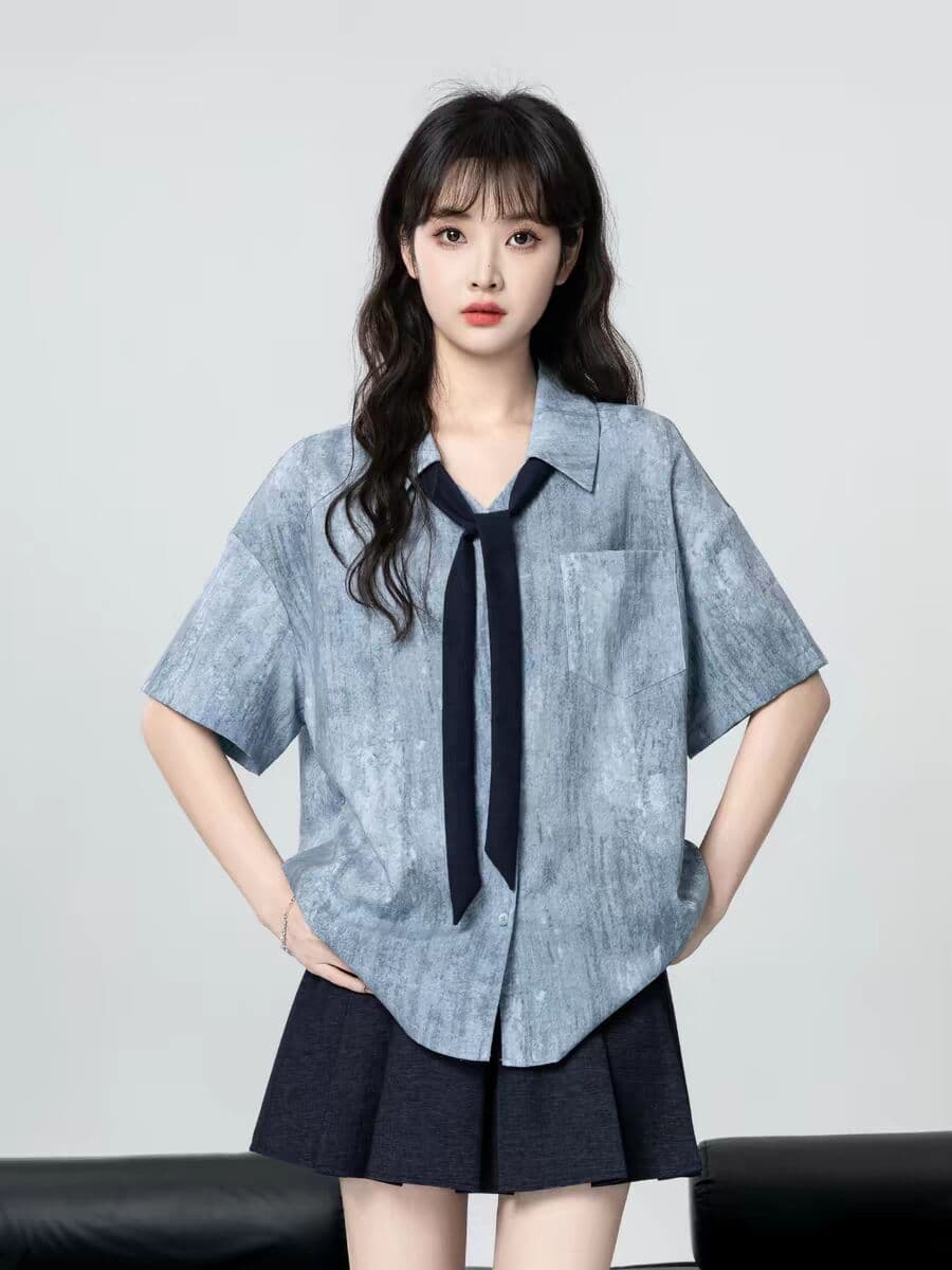 파란색 홀치기 염색 레이스업 반팔 여성 셔츠 여름 2026 여름 새로운 디자인 센스 루즈핏 POLO 칼라 셔츠 맨위 이미지 2