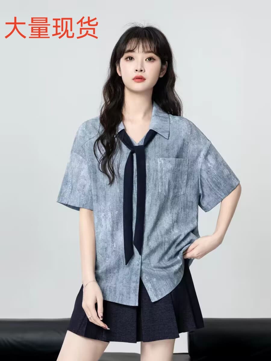 파란색 홀치기 염색 레이스업 반팔 여성 셔츠 여름 2026 여름 새로운 디자인 센스 루즈핏 POLO 칼라 셔츠 맨위