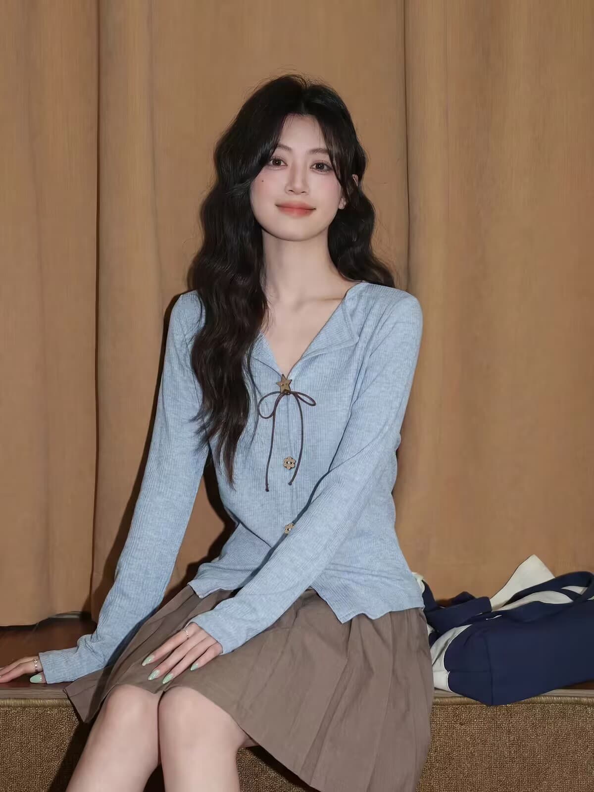 파란색 V넥 긍정적 인 어깨 긴팔 티셔츠 여성 봄 가을 2026 새로운 슬림해 보이는 인사이드 가져 가라. 기본 셔츠 불규칙 허리 수축 맨위 상세 이미지 1