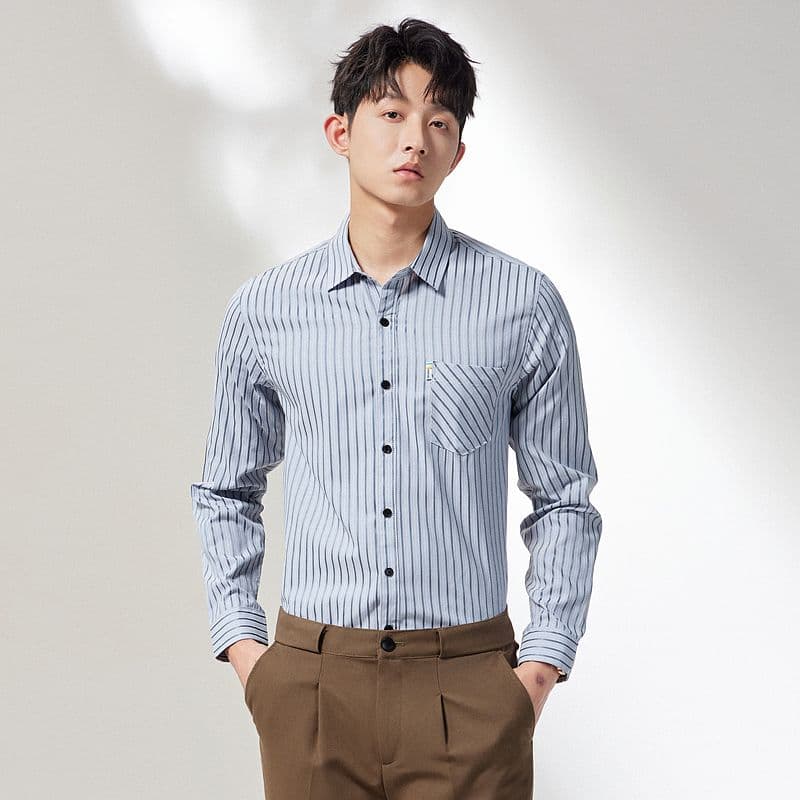 새로운 스트라이프 셔츠 남성 긴팔 셔츠 트렌드 한국 스타일 몸매 가꾸기 비즈니스 캐주얼 가을 패션 도시 주머니 이미지 2
