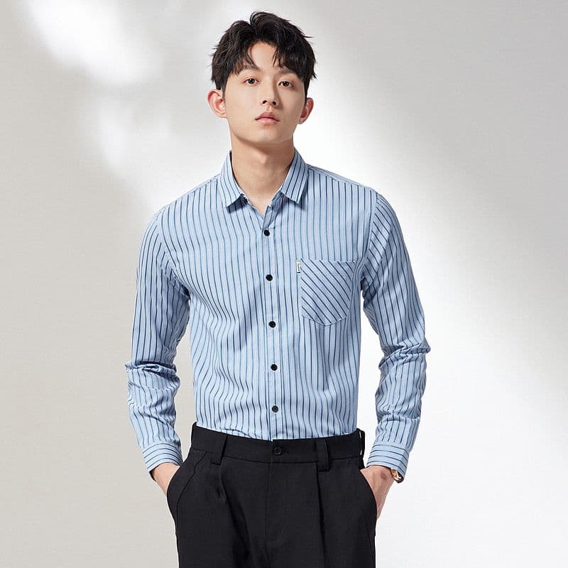 새로운 스트라이프 셔츠 남성 긴팔 셔츠 트렌드 한국 스타일 몸매 가꾸기 비즈니스 캐주얼 가을 패션 도시 주머니