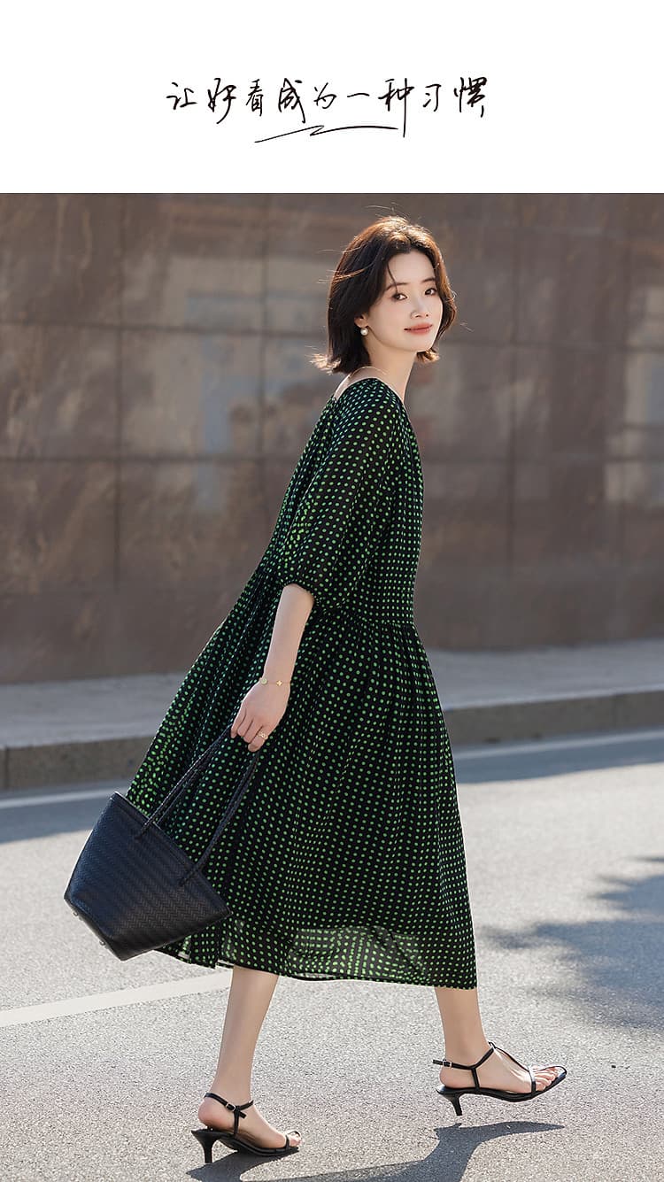 가벼움 휴일 여름 우아함 바람 펌프 Pleat 라운드 넥 도트 무늬 루즈핏 슬림해 보이는 숨기기 고기 여성 드레스 고급 센스 상세 이미지 16