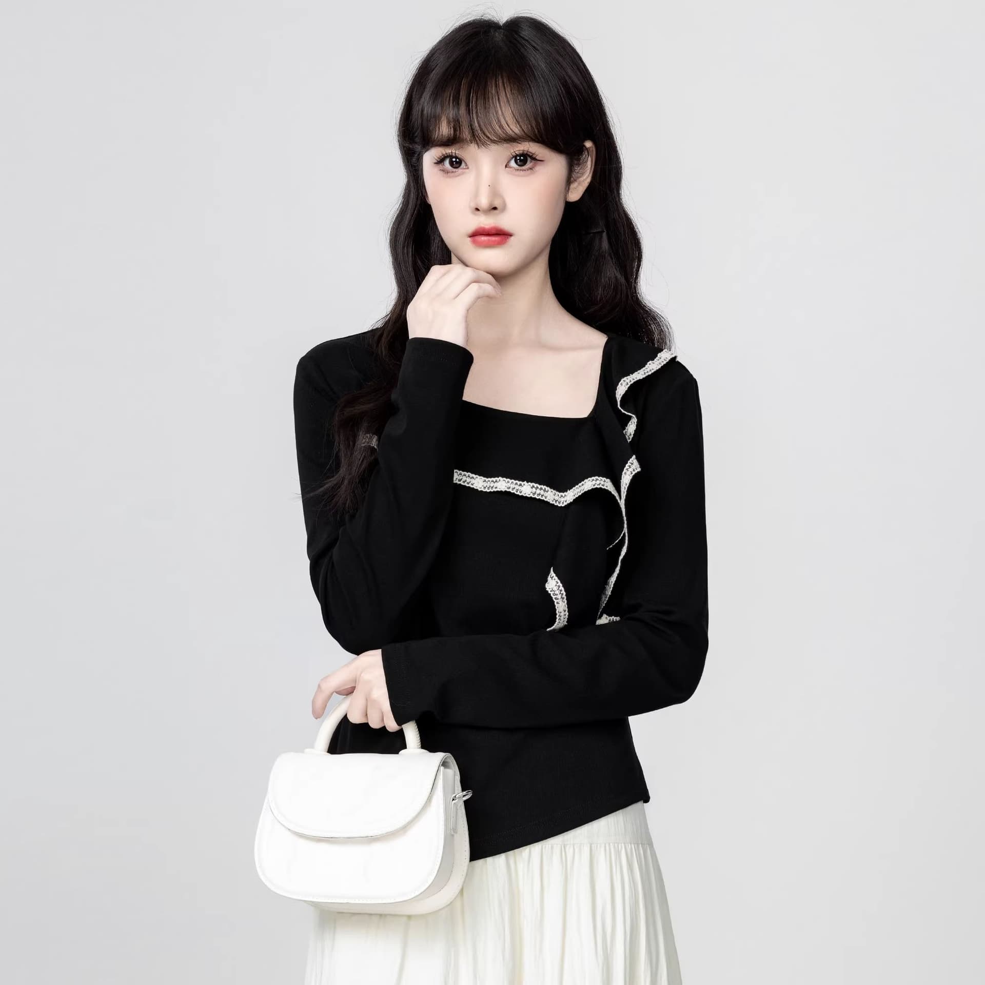 검정색 광장 칼라 긴팔 티셔츠 여성 봄 가을 2026 가을 새로운 디자인 센스 프릴 불규칙 쇼트 스타일 맨위 이미지 2