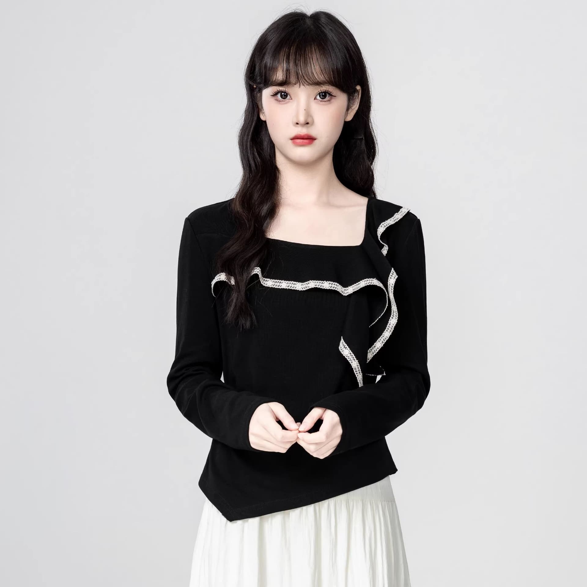검정색 광장 칼라 긴팔 티셔츠 여성 봄 가을 2026 가을 새로운 디자인 센스 프릴 불규칙 쇼트 스타일 맨위
