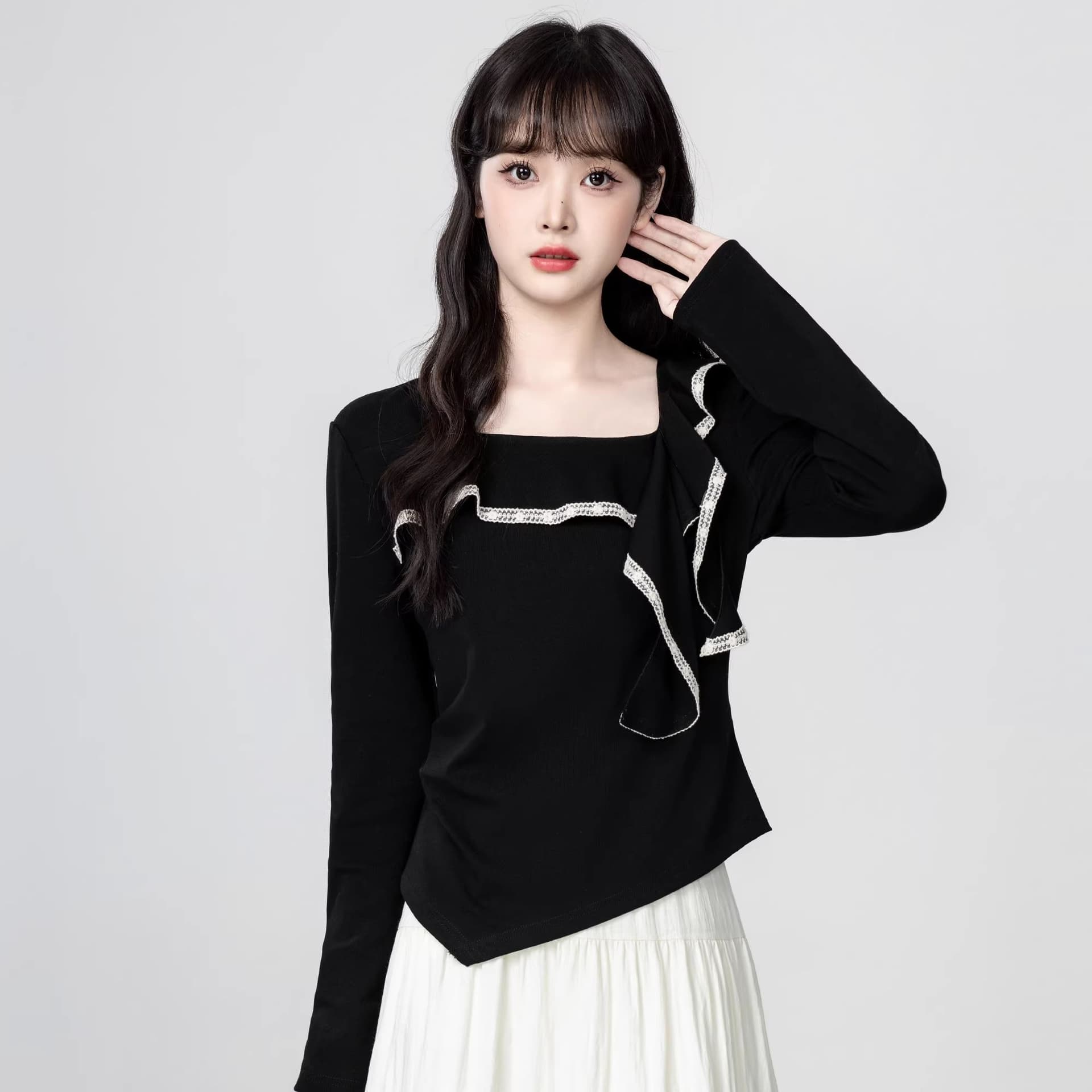 검정색 광장 칼라 긴팔 티셔츠 여성 봄 가을 2026 가을 새로운 디자인 센스 프릴 불규칙 쇼트 스타일 맨위 이미지 4