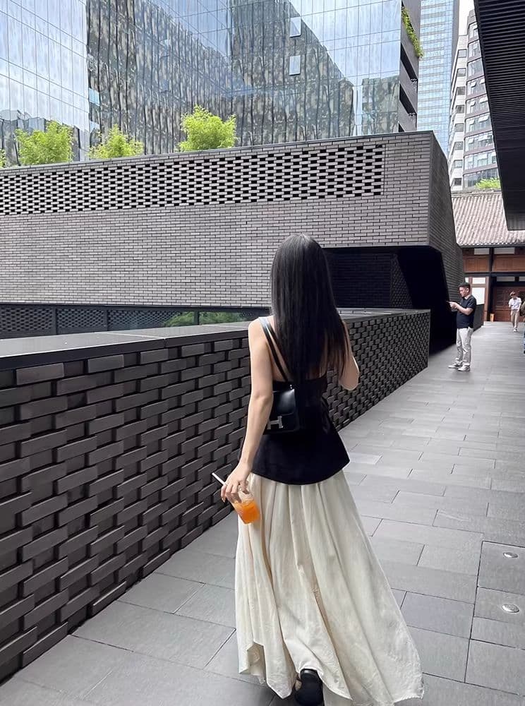 작은 샤넬 스타일 V넥 스트랩 허리 수축 조끼 여성 셔츠 여름 품격 행침 목 작은 셔츠 백리스 슬림해 보이는 민소매 맨위 상세 이미지 31