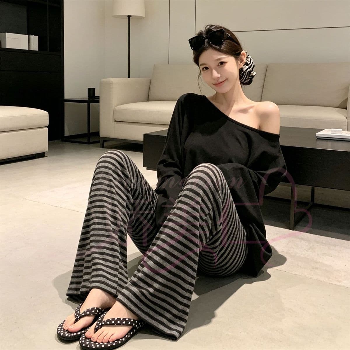 검정색 허리밴드 니트 캐주얼 바지 여성 2026 새로운 느긋한 바람 여름 얇은 스타일 스트라이프 넓은 다리 마이크로 나팔 바지 상세 이미지 22