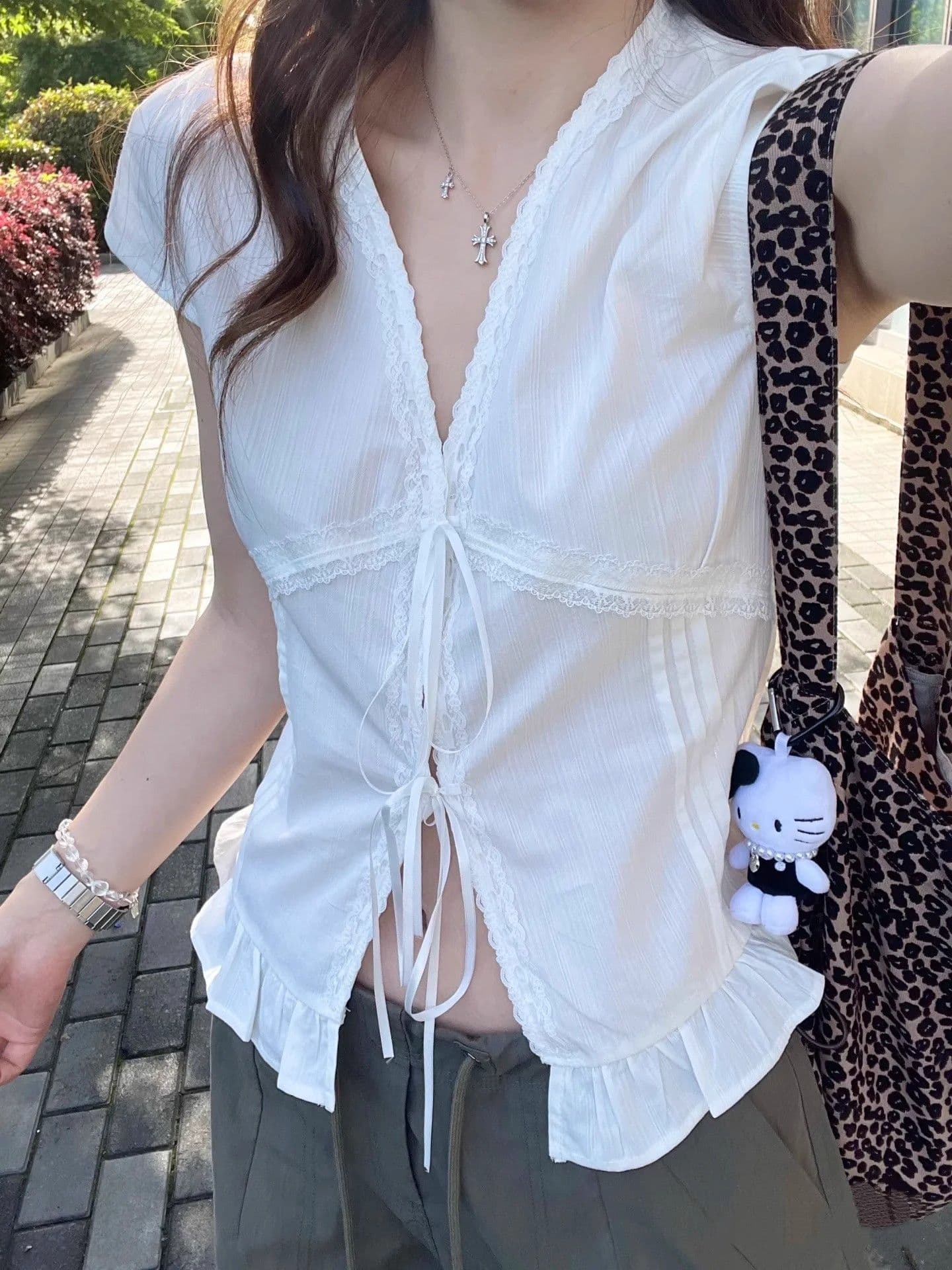 여름 작은 대중 디자인 센스 작은 셔츠 미니멀리즘 몸매 가꾸기 맨위 프랑스식 화이트 레이스 레이스 레이스업 반팔 여성 셔츠 상세 이미지 3