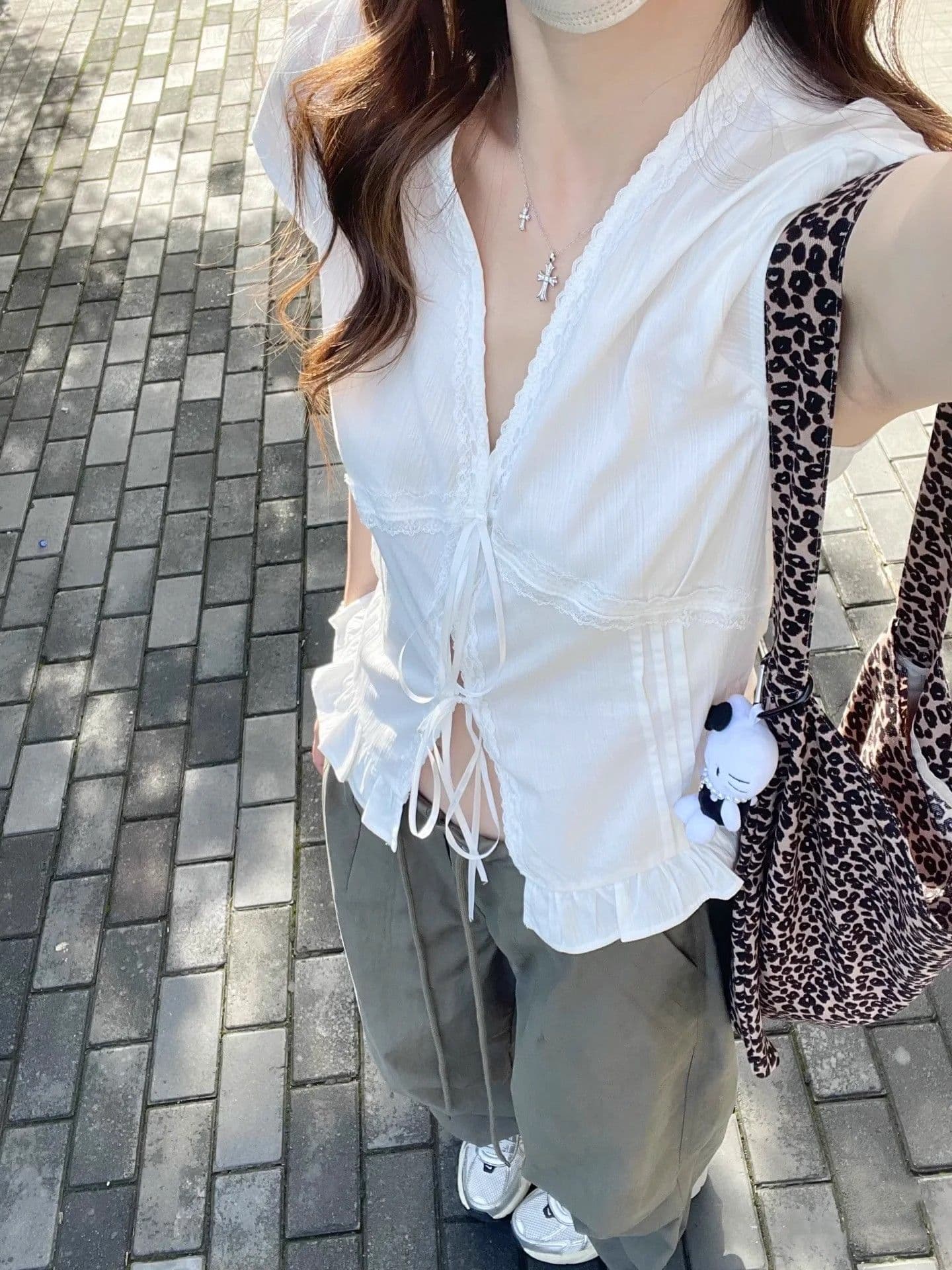 여름 작은 대중 디자인 센스 작은 셔츠 미니멀리즘 몸매 가꾸기 맨위 프랑스식 화이트 레이스 레이스 레이스업 반팔 여성 셔츠 상세 이미지 5