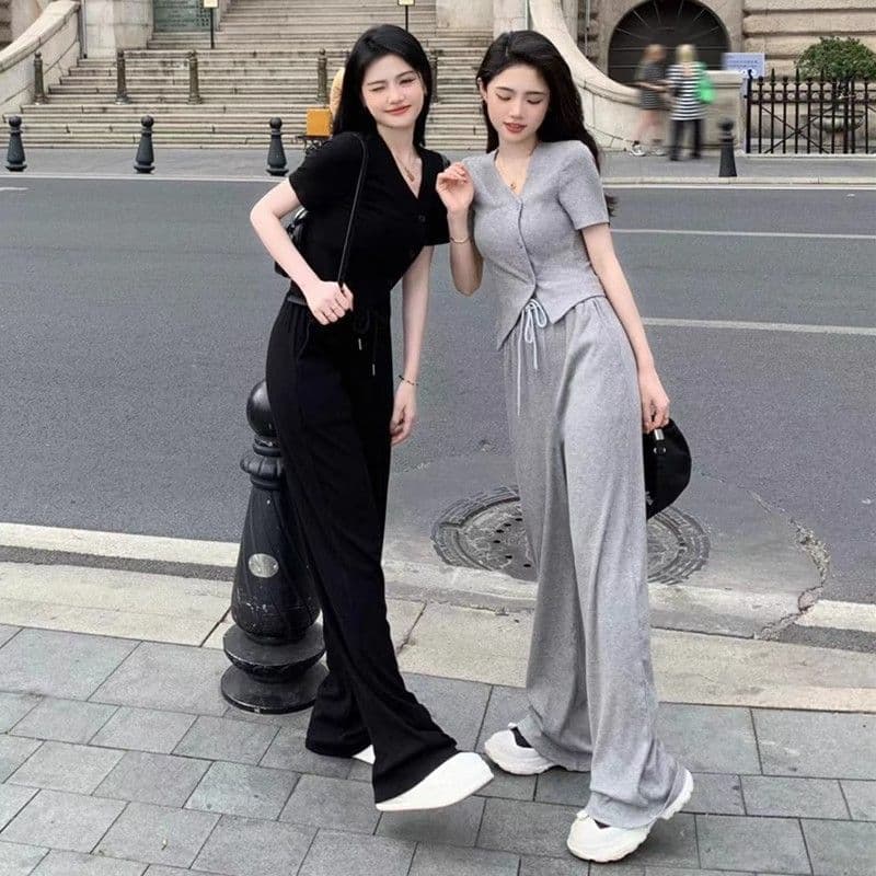 캐주얼 패션 스포츠 슈트 여성 여름 연령 감소 외국 가스 슬림해 보이는 V넥 반팔 바지 투피스 세트 이미지 3