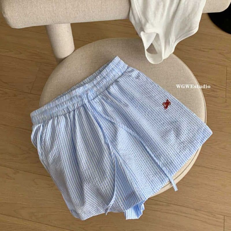 세로 줄무늬 펌프 로프 알파벳 자수 넓은 다리가 짧다. 바지 여성 루즈핏 여름 캐주얼 바지 이미지 3