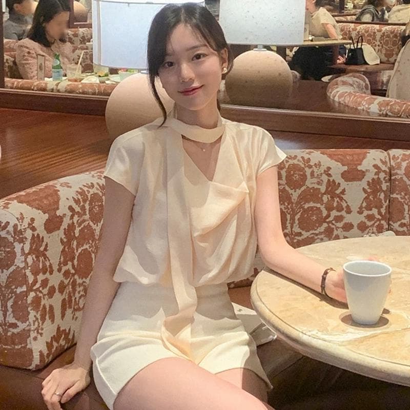 한국 동대문 새로운 품격 네클라인 레이스업 흔들다 칼라 몸매 가꾸기 디스플레이 몸 새틴 편안함 반팔 셔츠 티셔츠 이미지 2