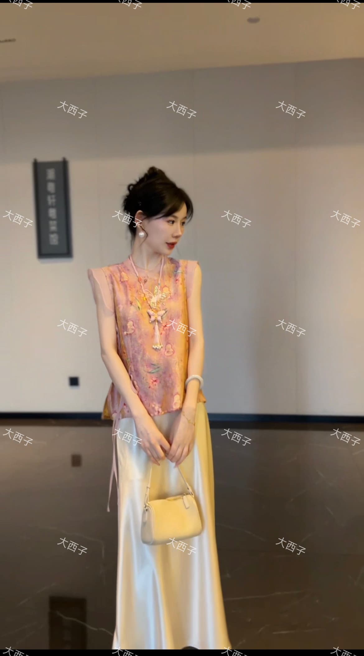 대 시지 독점적 인 새로운 중식 국풍 고급 디자인 만지기 실크 비즈 박기 슬림해 보이는 몸매 가꾸기 베스트 맨위 하프 이미지 2