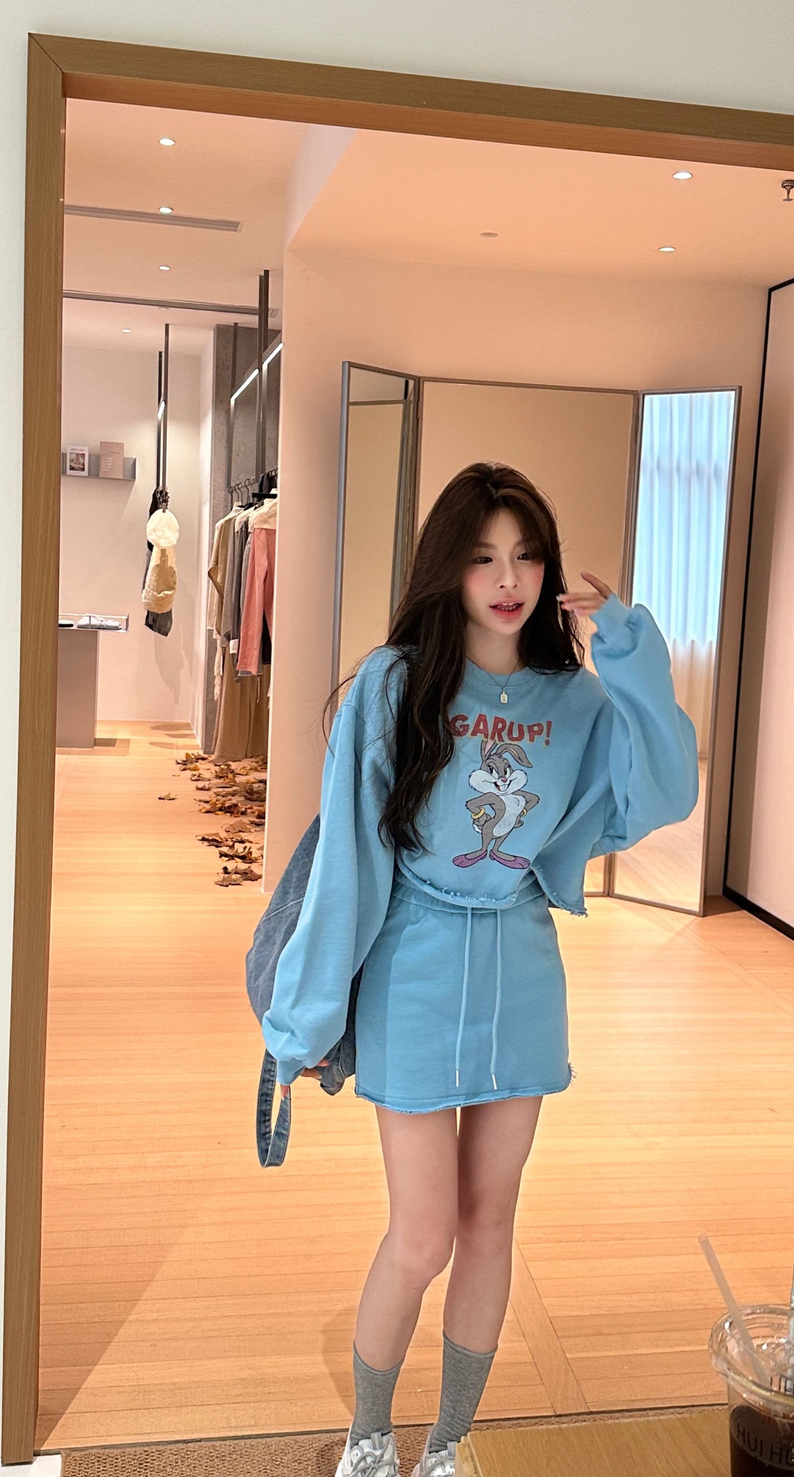 huihui 이른 가을 새로운 만화 패턴 쇼트 스타일 후드티 여성 한 부서 외국 가스 세트 이미지 2
