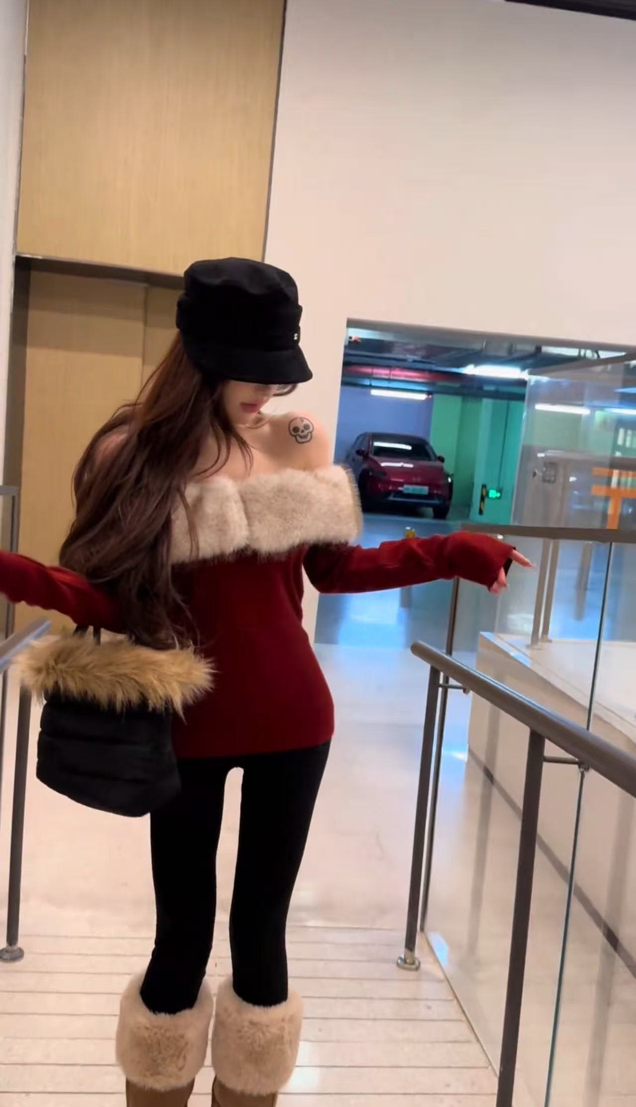 한 부서 핫걸 오프숄더 모피 칼라 빨간색 긴팔 티셔츠 여성 순수한 욕망 가을 겨울철 몸매 가꾸기 슬림해 보이는 분위기 센스 맨위 이미지 5