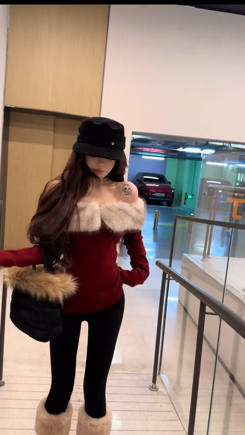 한 부서 핫걸 오프숄더 모피 칼라 빨간색 긴팔 티셔츠 여성 순수한 욕망 가을 겨울철 몸매 가꾸기 슬림해 보이는 분위기 센스 맨위 이미지 4