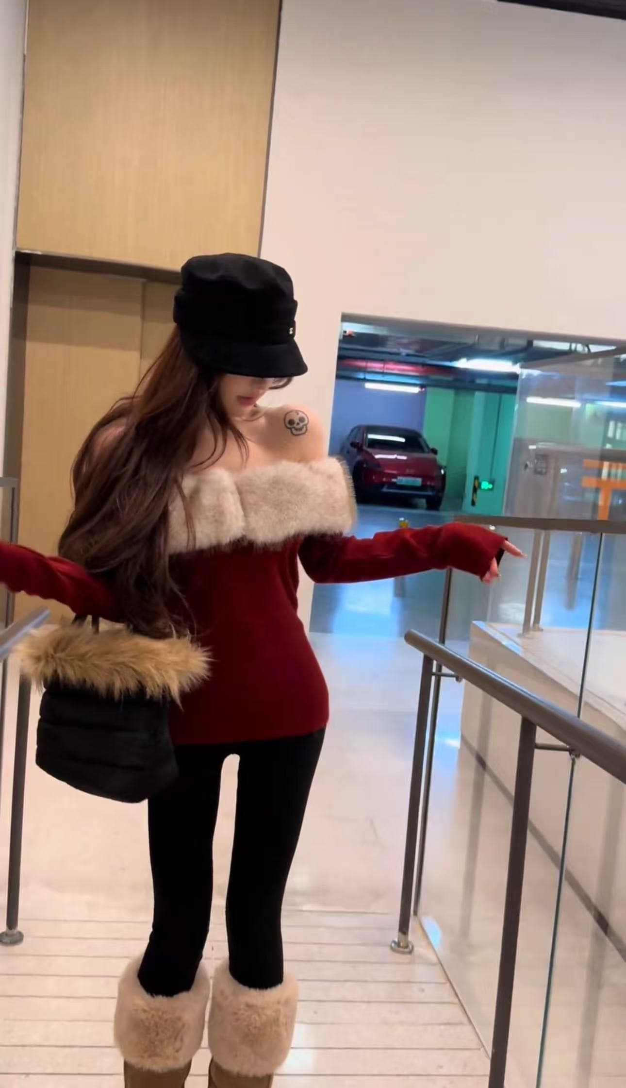 한 부서 핫걸 오프숄더 모피 칼라 빨간색 긴팔 티셔츠 여성 순수한 욕망 가을 겨울철 몸매 가꾸기 슬림해 보이는 분위기 센스 맨위 상세 이미지 2