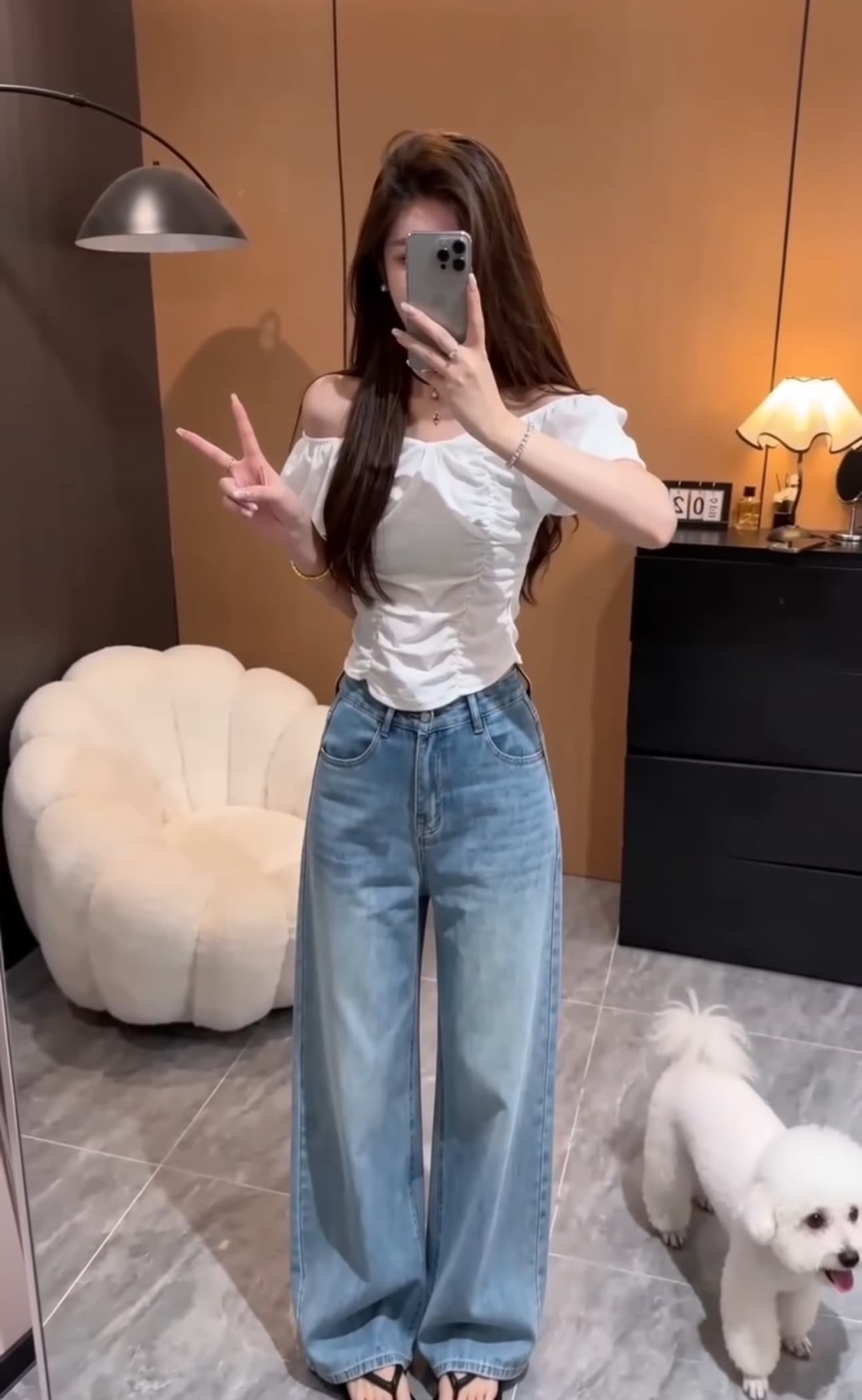 프랑스식 품격 주름 오프숄더 반팔 여성 셔츠 2026 여름 새로운 디자인 센스 몸매 가꾸기 슬림해 보이는 짧은 맨위 상세 이미지 3