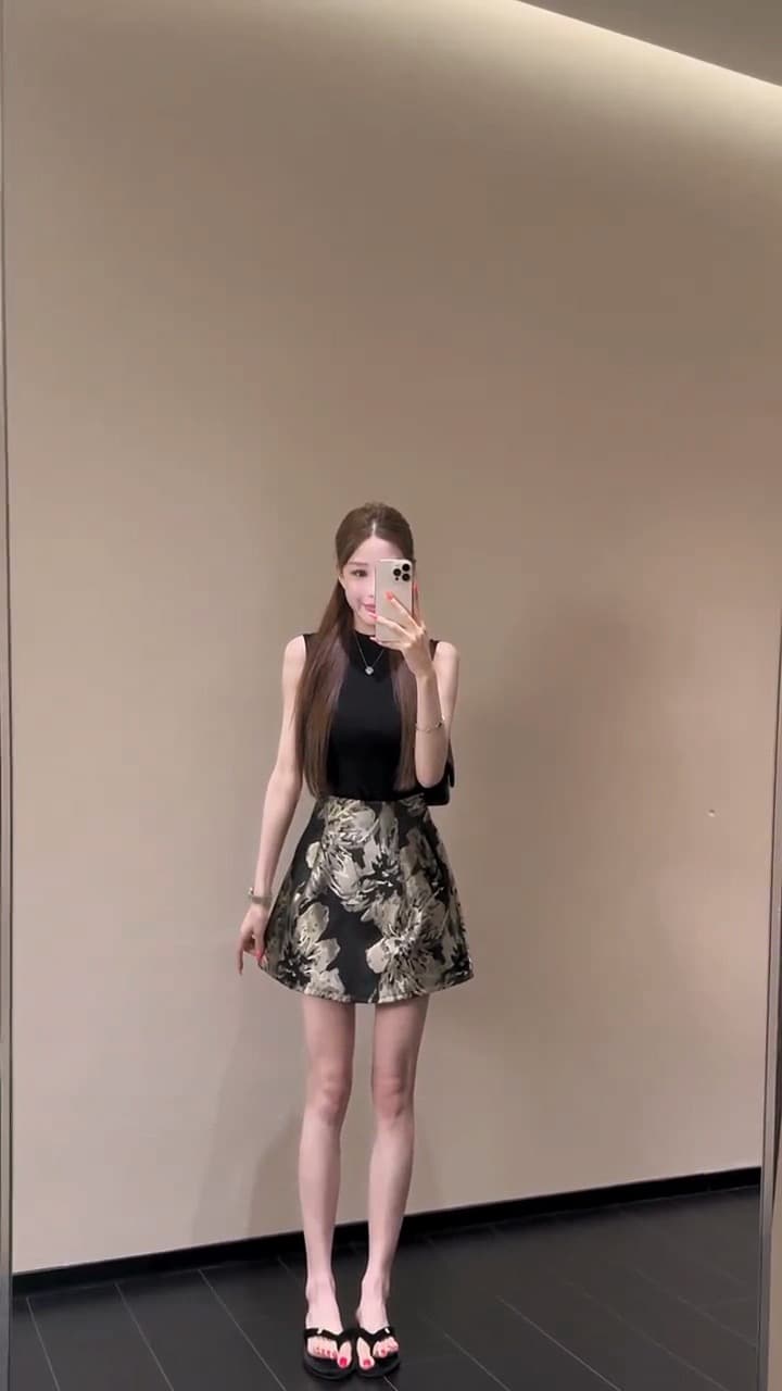 여름 새로운 품격 패션 고급 센스 민소매 맨위 꽃 반신 스커트 투피스 세트 상세 이미지 3