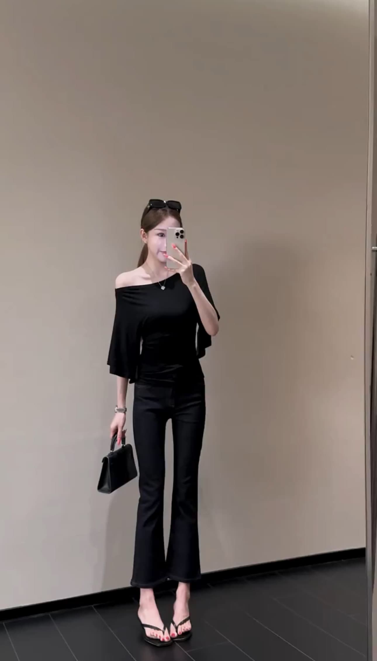 정품 오프숄더 맨위 여성 여름 새로운 디자인 센스 작은 대중 오프숄더 긴팔 티셔츠 플러스 청바지 상세 이미지 4