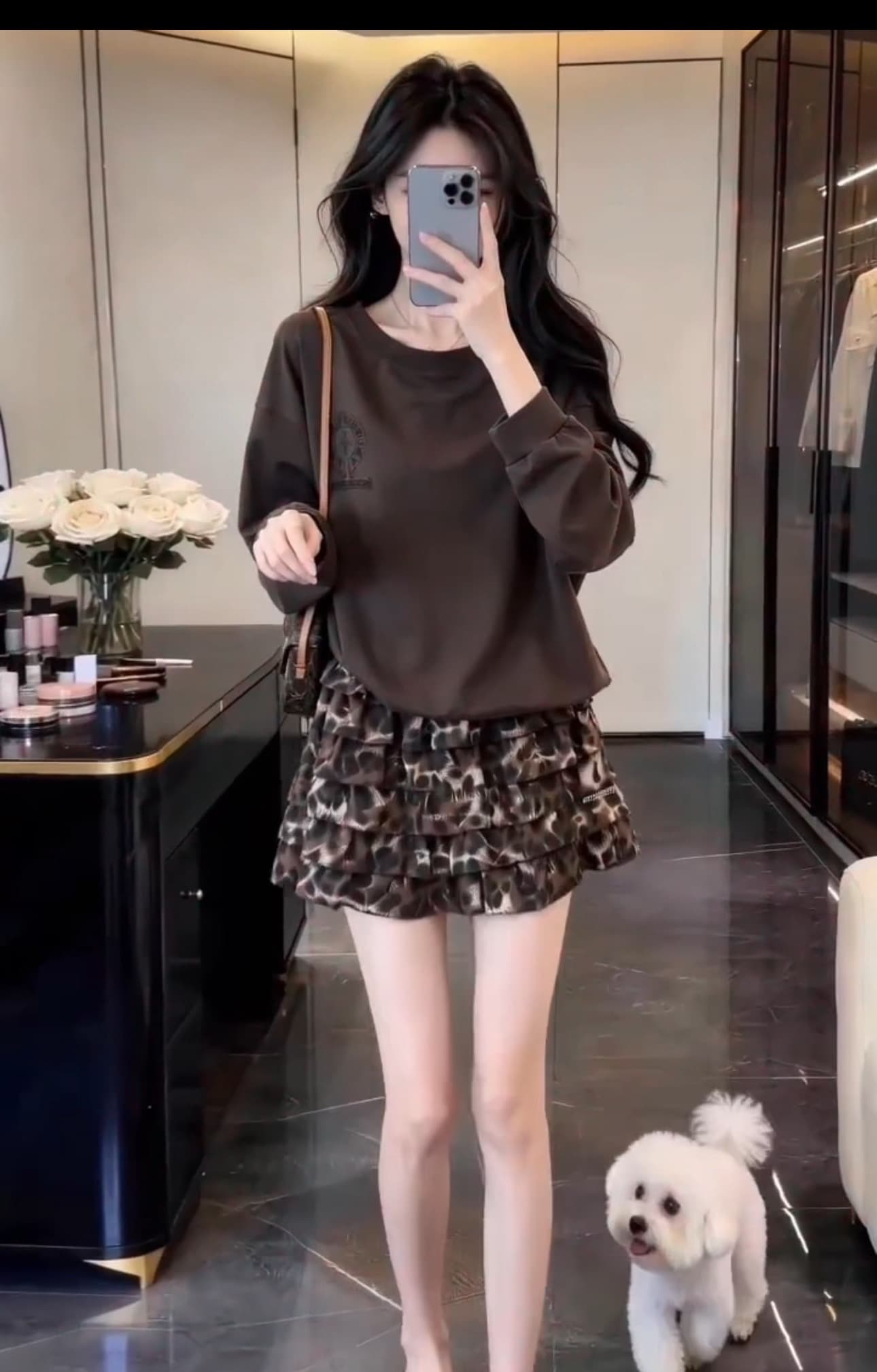 한 부서 핫걸 티셔츠 여성 이른 가을 새로운 루즈핏 슬림해 보이는 느긋한 센스 긴팔 맨위 레오파드 무늬 플리츠 스커트 이미지 2