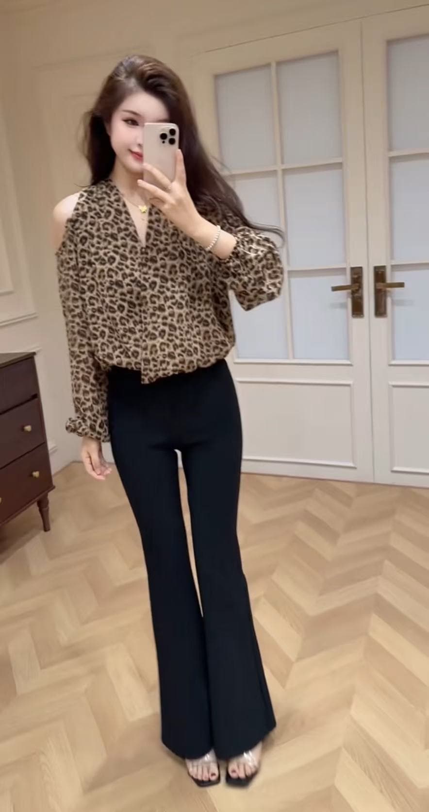 아메리칸 핫걸 튀김 거리 행침 목 V넥 오프숄더 맨위 여성 가을 루즈핏 슬림해 보이는 아름다운 레오파드 무늬 긴팔 쉬폰 블라우스 이미지 3