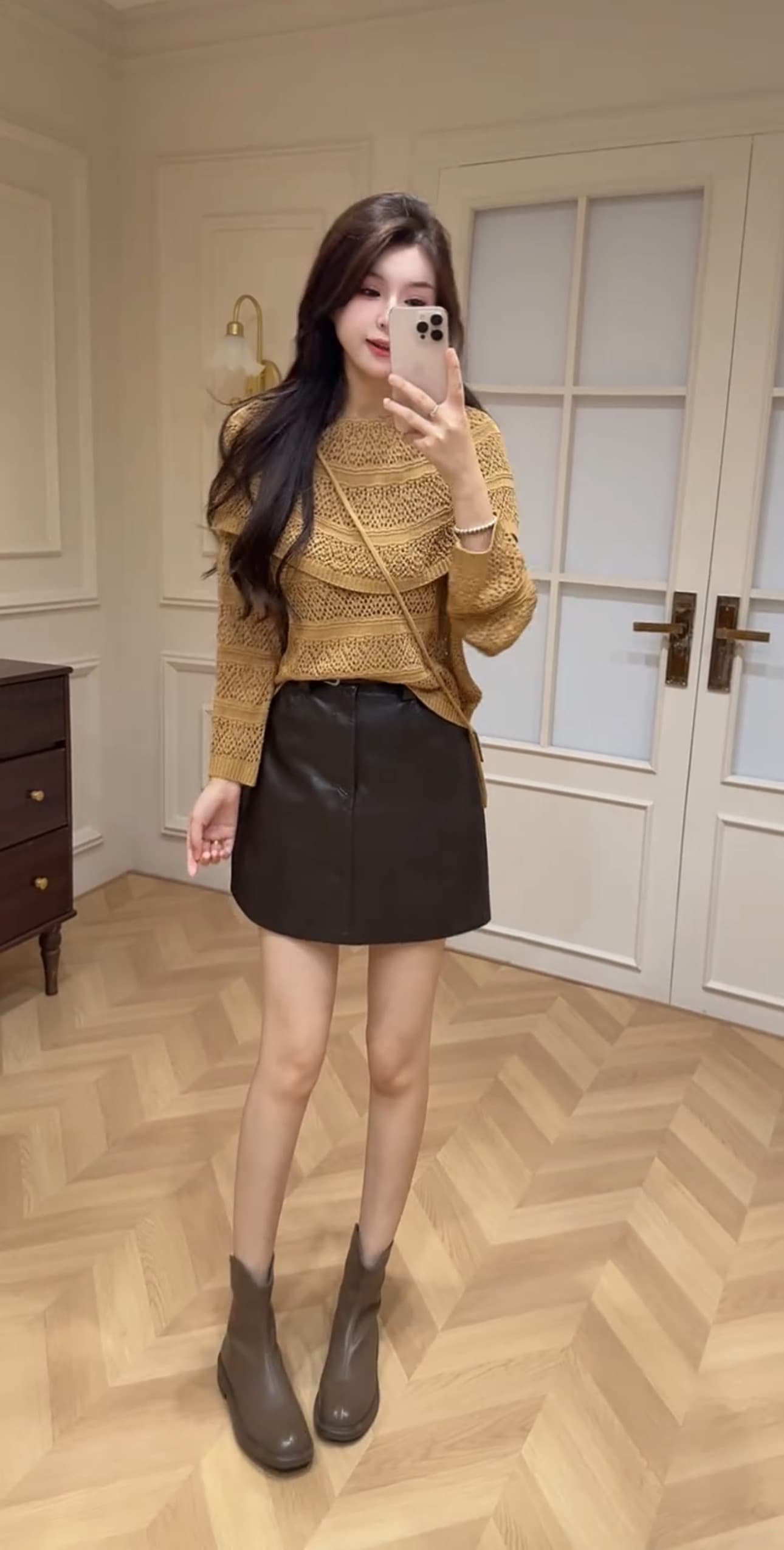 2026 가을 새로운 여성 의류 명문 여성 바람 오프숄더 니트 스웨터 가죽 치마 세트 이미지 3
