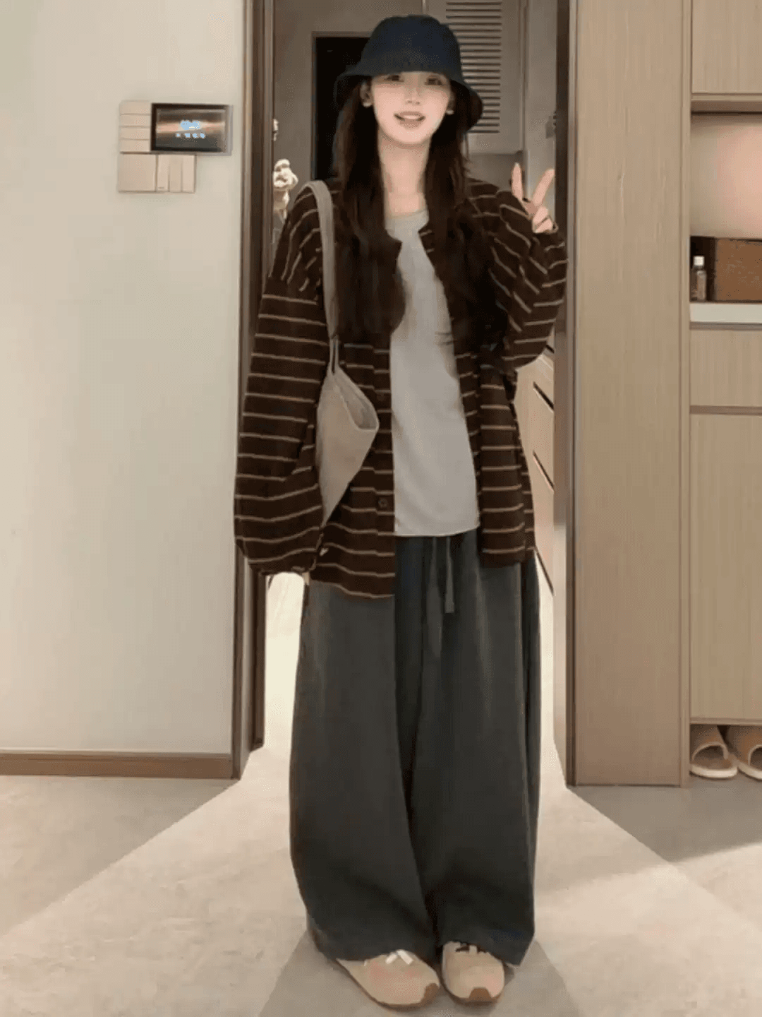 임산부 가을 느긋한 바람 품격 캐주얼 루즈핏 슬림해 보이는 스트라이프 재킷 작은 대중 고급 센스 맨위 3종 세트 상세 이미지 1