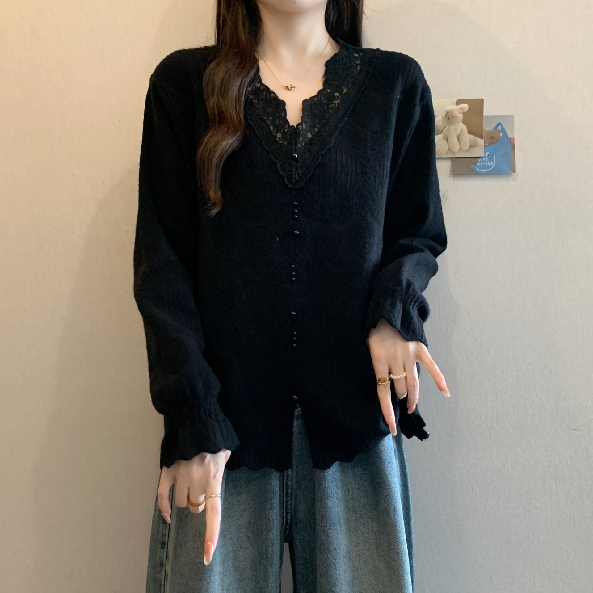 실사 통통한 여동생 빅 사이즈 여성 의류 새로운 무거운 작업 고급 디자인 센스 레이스 나팔 긴팔 V넥 맨위 이미지 6