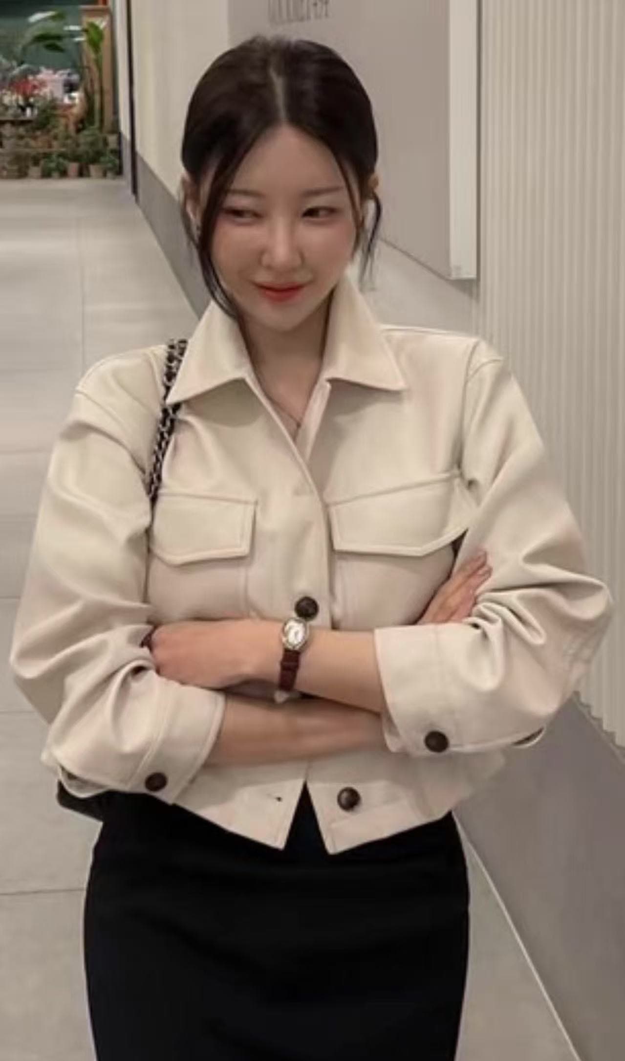 지금 한국 스타일 새로운 폴로 칼라 미니멀리즘 허리 펌프 로프 슬림해 보이는 pu 가죽 재킷 품격 여성 상세 이미지 2