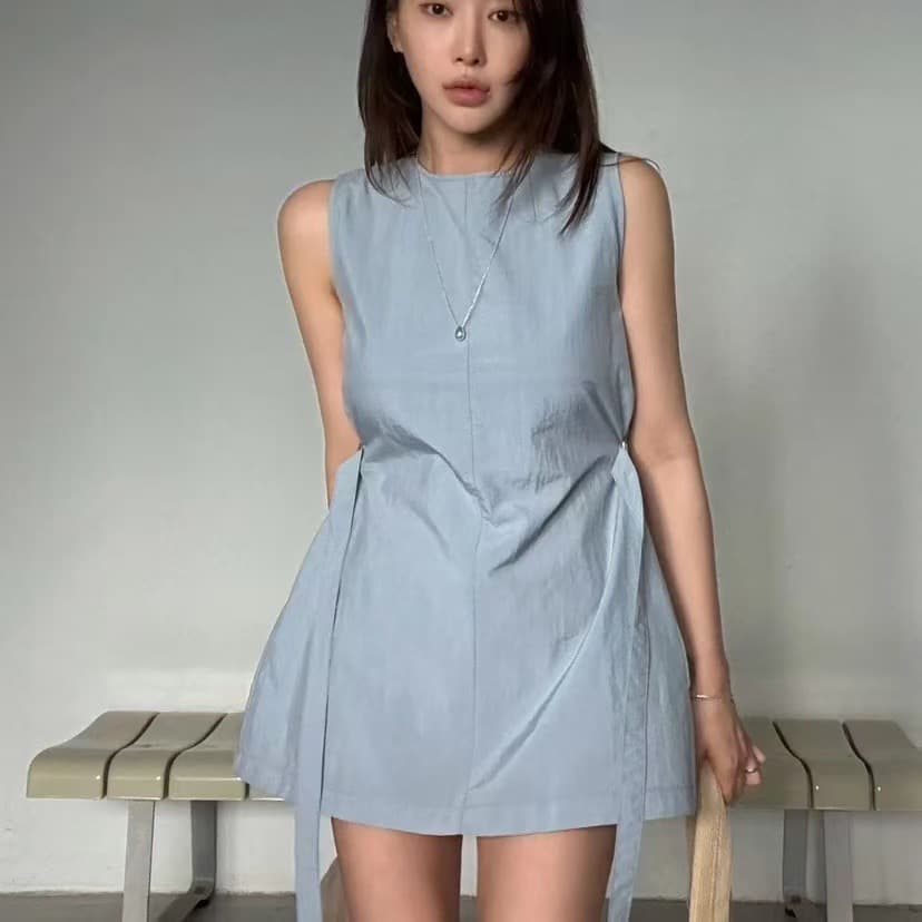 한 부서 새로운 민소매 조끼 스커트 여름 허리 수축 슬림해 보이는 한 마디 미니 스커트 단색 품격 드레스 상세 이미지 3