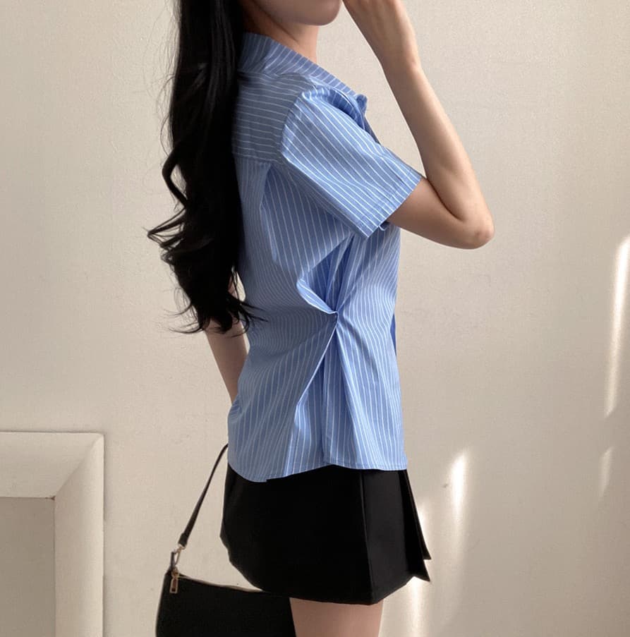 재고 있음 chic Chic 디자인 센스 작은 대중 스트라이프 단추 허리 수축 셔츠 맨위 슬림해 보이는 셔츠 상세 이미지 10