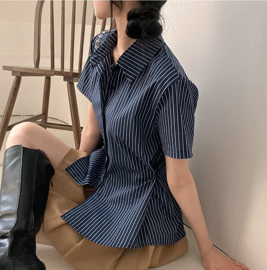 재고 있음 chic Chic 디자인 센스 작은 대중 스트라이프 단추 허리 수축 셔츠 맨위 슬림해 보이는 셔츠 상세 이미지 15