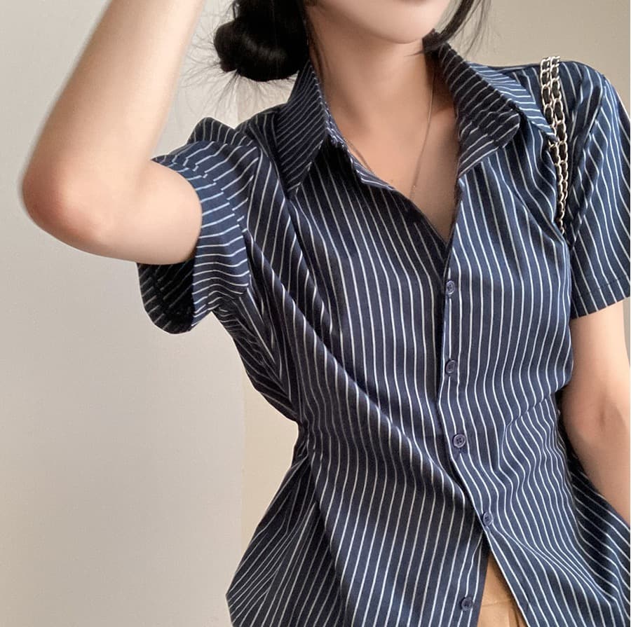 재고 있음 chic Chic 디자인 센스 작은 대중 스트라이프 단추 허리 수축 셔츠 맨위 슬림해 보이는 셔츠 상세 이미지 17