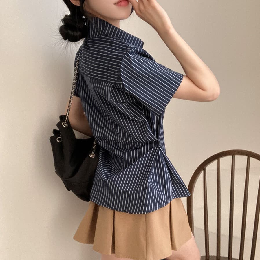 재고 있음 chic Chic 디자인 센스 작은 대중 스트라이프 단추 허리 수축 셔츠 맨위 슬림해 보이는 셔츠 상세 이미지 19