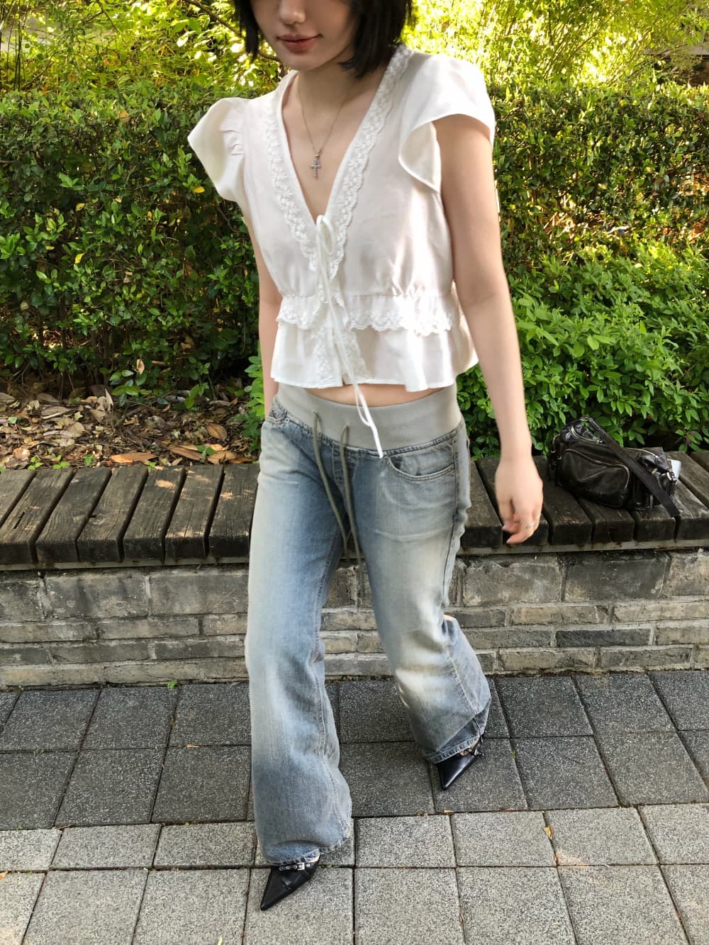 한국 스타일 프랑스식 달콤함 레이스 V넥 거품 소매 레이스업 V넥 프릴 반팔 셔츠 여성 상세 이미지 5