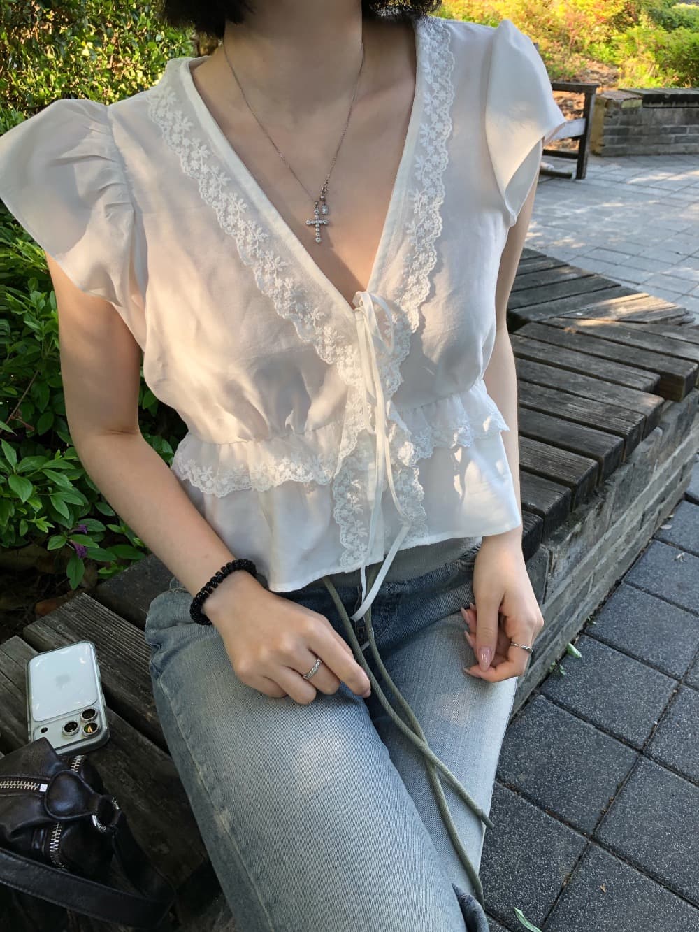 한국 스타일 프랑스식 달콤함 레이스 V넥 거품 소매 레이스업 V넥 프릴 반팔 셔츠 여성 상세 이미지 12