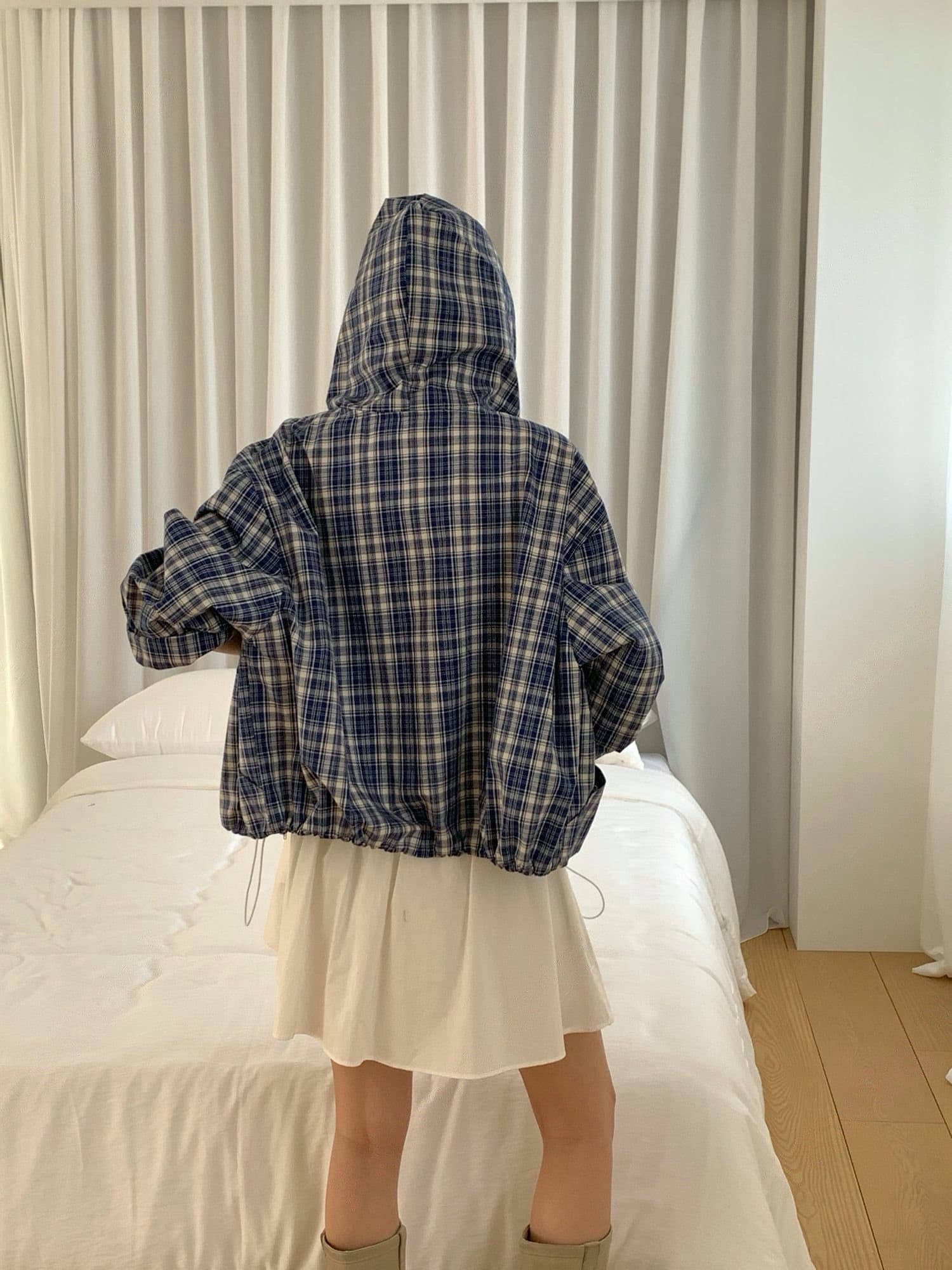 2026 가을 한 부서 학원 스타일 파란색 체크무늬 맨위 여성 폴로 칼라 루즈핏 얇은 스타일 캐주얼 체크무늬 짧은 긴팔 재킷 상세 이미지 27