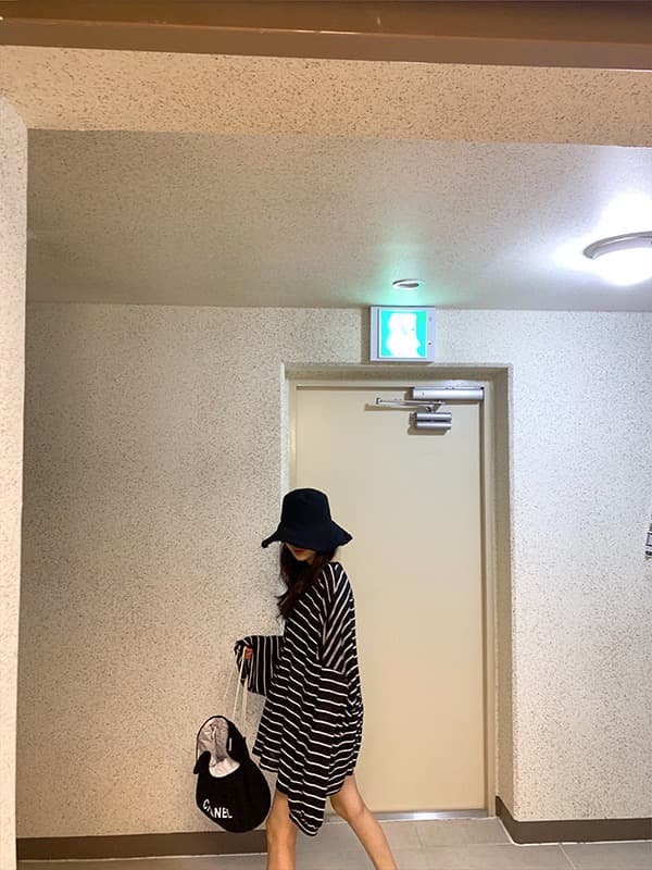 재고 있음 ins 인터넷 유명인 다용도 스트라이프 루즈핏 자외선 차단 느긋한 긴팔 티셔츠 이미지 4