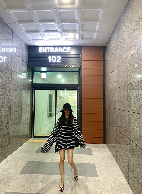 재고 있음 ins 인터넷 유명인 다용도 스트라이프 루즈핏 자외선 차단 느긋한 긴팔 티셔츠 상세 이미지 9