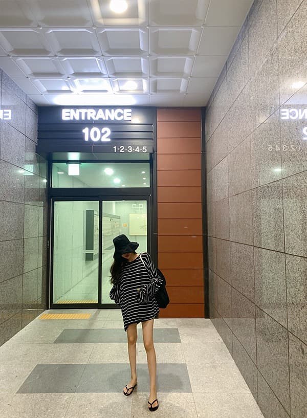 재고 있음 ins 인터넷 유명인 다용도 스트라이프 루즈핏 자외선 차단 느긋한 긴팔 티셔츠 상세 이미지 12