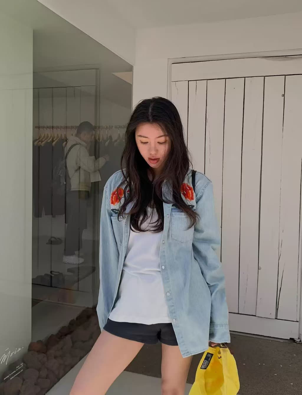 한국 스타일 새로운 긴팔 재킷 가슴 주머니 위 꽃 자수 개성 데님 셔츠 상세 이미지 2