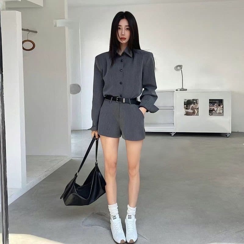 2026 가을 새로운 패션 고급 센스 정장 세트 로드 중 블라우스 재킷 몸매 가꾸기 반바지 투피스 세트 슬림해 보이는 이미지 3