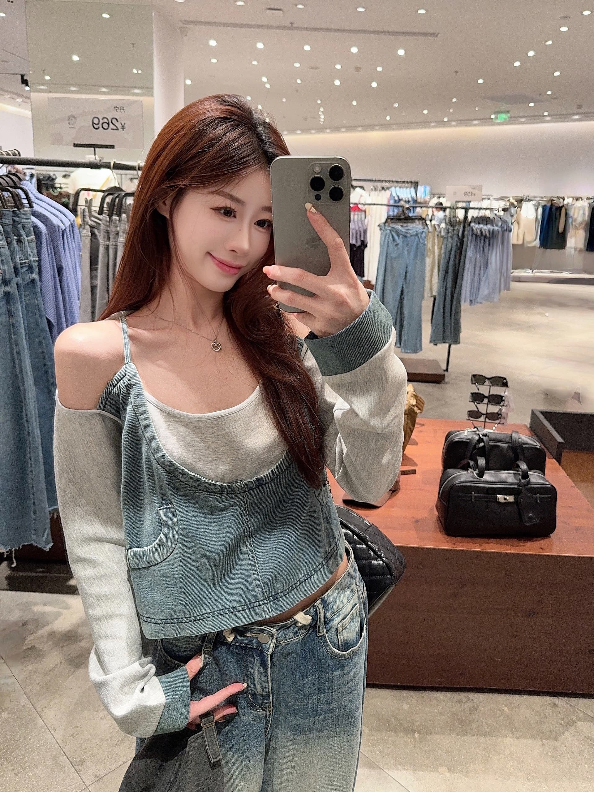 실사 정가 페이크 레이어드 데님 패치워크 긴팔 후드티 가을 새로운 작은 대중 외국 가스 디자인 오프숄더 맨위 트렌디 이미지 4