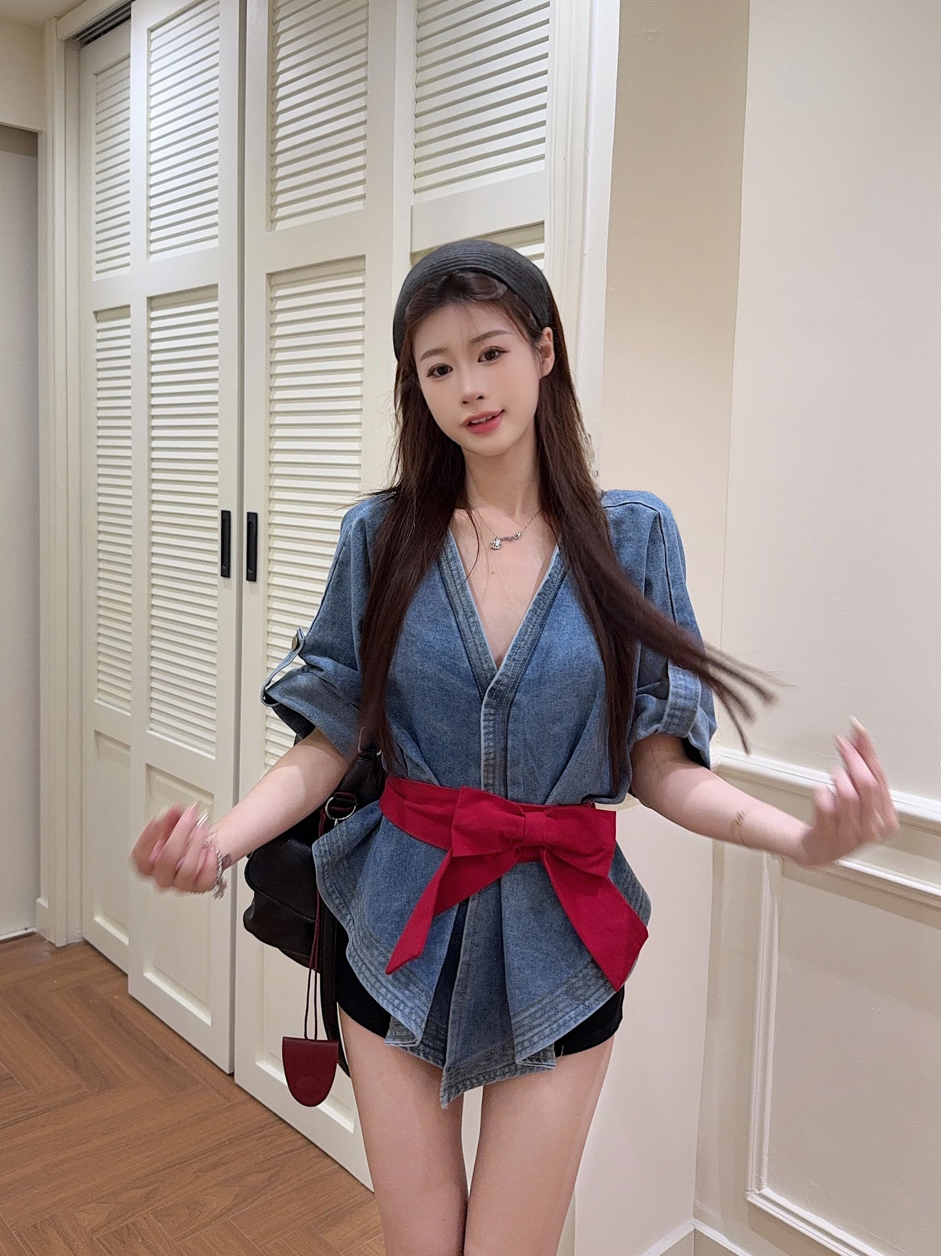 실사 정가 배색 나비 매듭 데님 여성 셔츠 프랑스식 품격 달콤한 매운맛 바람 허리 수축 백리스 슬림해 보이는 맨위 상세 이미지 10