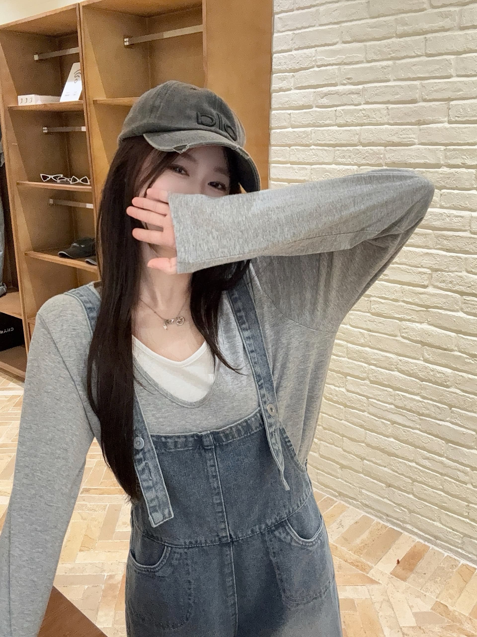 실사 정가 연령 감소 스트레이트 데님 멜빵 바지 여성 트렌디 ins 도루 센스 느슨함 하이웨이스트 루즈핏 넓은 다리 청바지 상세 이미지 8