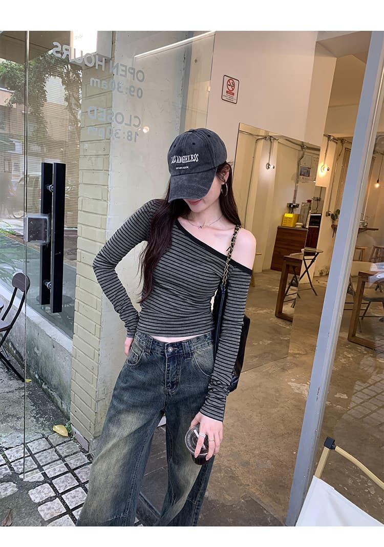 스트라이프 배색 비스듬한 칼라 오프숄더 긴팔 티셔츠 여성 봄 가을 새로운 몸매 가꾸기 기본 셔츠 인사이드 가져 가라. 쇼트 스타일 맨위 상세 이미지 2