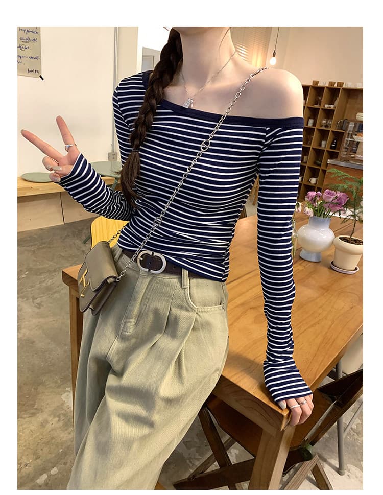 스트라이프 배색 비스듬한 칼라 오프숄더 긴팔 티셔츠 여성 봄 가을 새로운 몸매 가꾸기 기본 셔츠 인사이드 가져 가라. 쇼트 스타일 맨위 상세 이미지 15