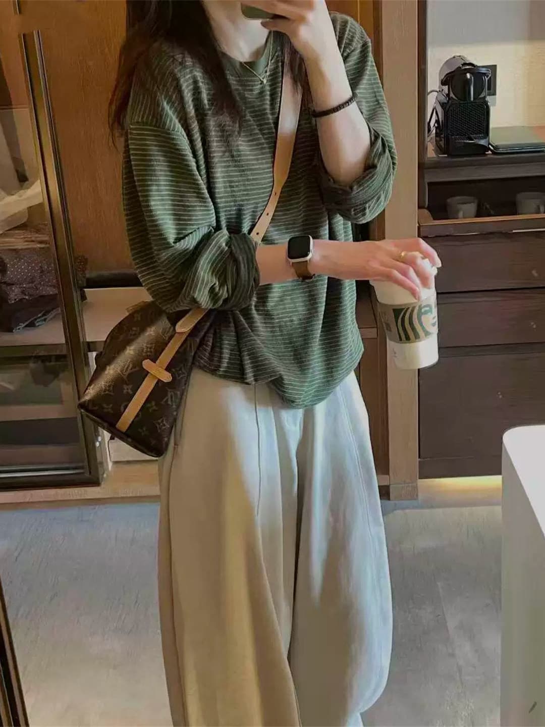 녹색 스트라이프 긴팔 티셔츠 여성 새로운 한 부서 레트로 느긋한 바람 루즈핏 다용도 배색 만나는 맨위 상세 이미지 3