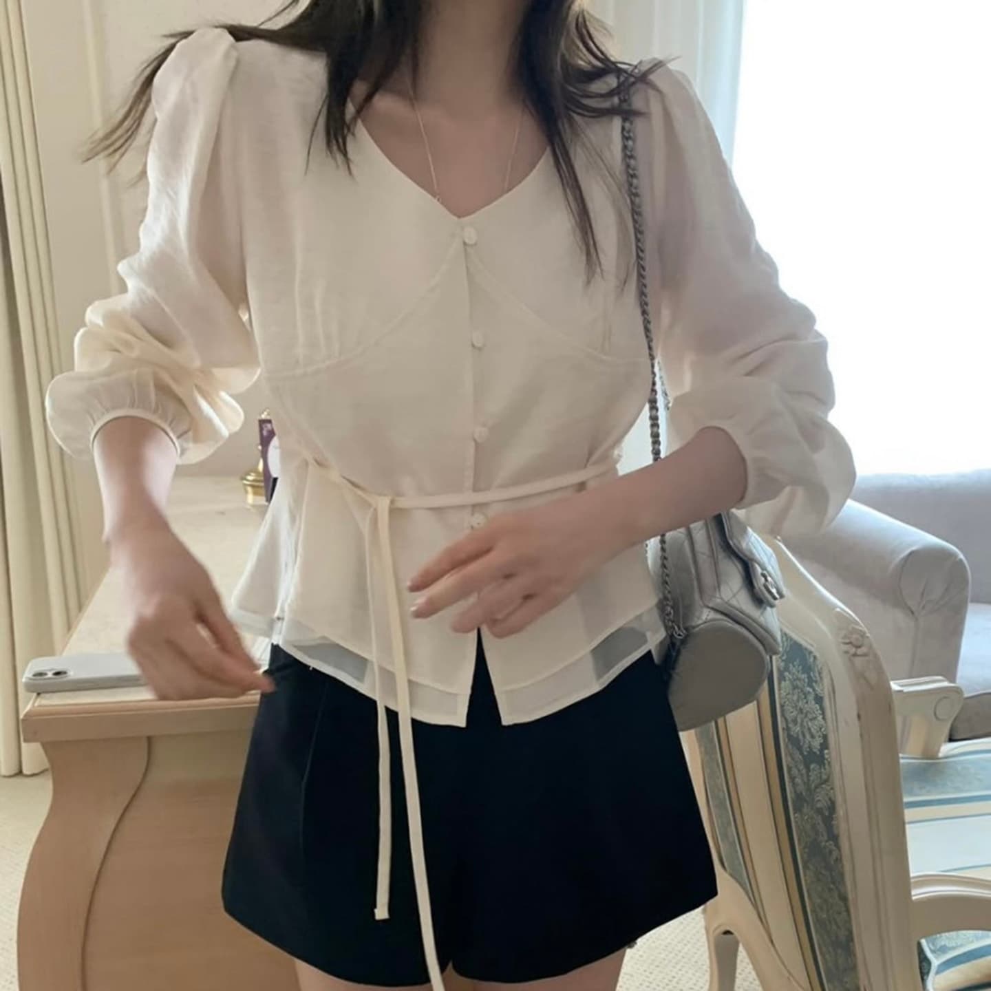 재고 있음 한 부서 프랑스식 품격 달콤함 V넥 이중층 프릴 디자인 Seersucker 레이스 업 셔츠 이미지 3